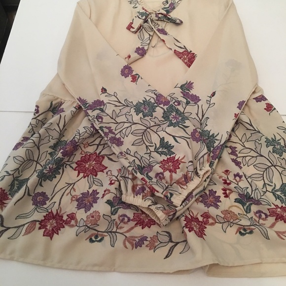 SALE📣Les amis Cream Purple beautiful Floral Blous - Picture 7 of 8